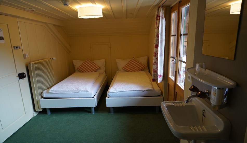 Twin Room with Shared Bathroom and Balcony